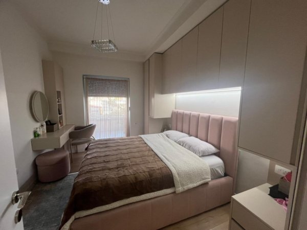 Tirane, shitet apartament 2+1 Kati 1, 92 m² 250.000 € 