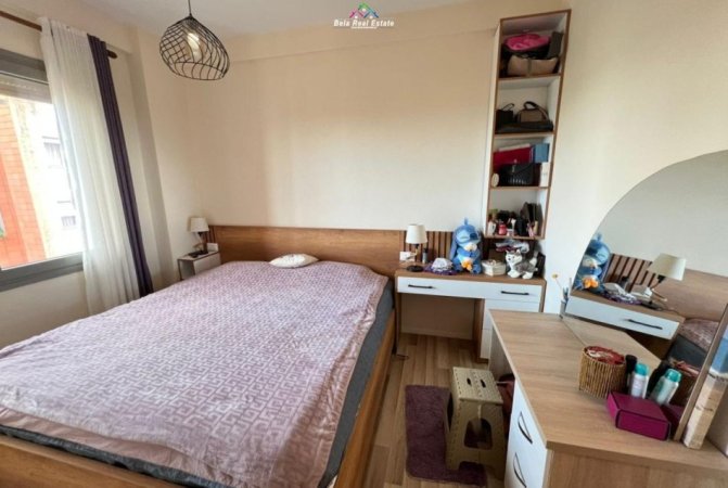 Tirane, jepet me qera apartament 2+1+Ballkon Kati 1, 70 m² 800 € (Rruga e Barrikadave)