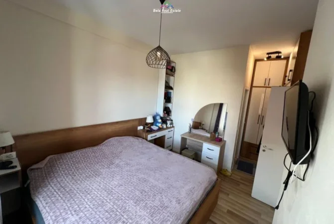Tirane, jepet me qera apartament 2+1+Ballkon Kati 1, 70 m² 800 € (Rruga e Barrikadave)