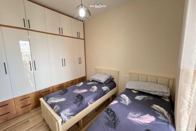 Tirane, jepet me qera apartament 2+1+Ballkon Kati 1, 70 m² 800 € (Rruga e Barrikadave)