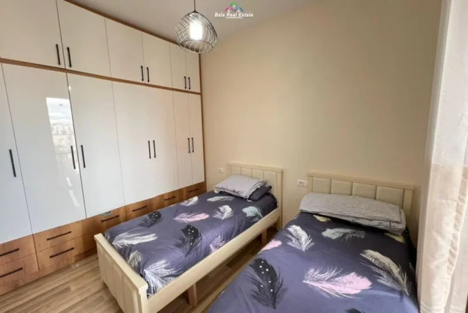 Tirane, jepet me qera apartament 2+1+Ballkon Kati 1, 70 m² 800 € (Rruga e Barrikadave)