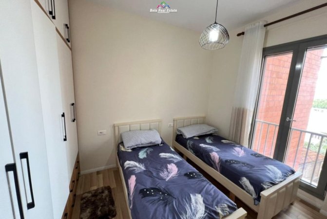 Tirane, jepet me qera apartament 2+1+Ballkon Kati 1, 70 m² 800 € (Rruga e Barrikadave)