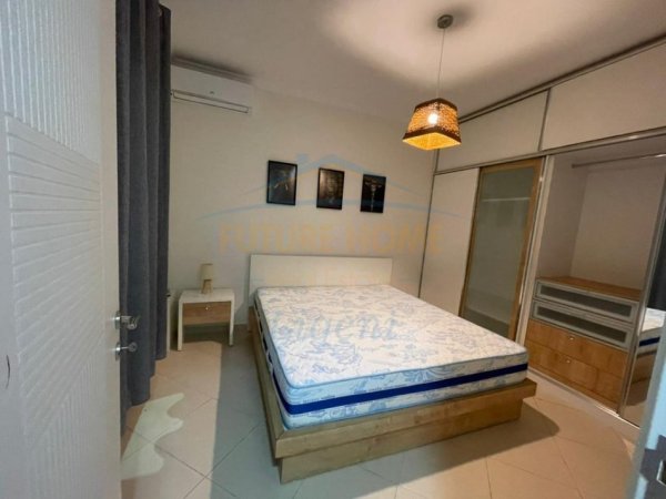 Tirane, jepet me qera apartament 1+1+Ballkon +Post Parkimi Kati 3, 89 m² 1.100 € (Rruga Kosovarve)