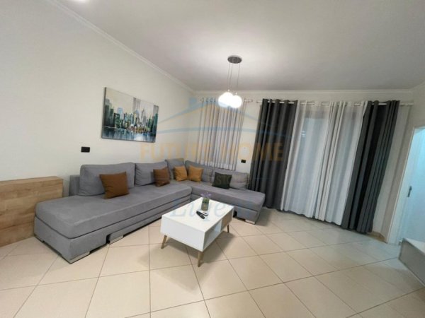 Tirane, jepet me qera apartament 1+1+Ballkon +Post Parkimi Kati 3, 89 m² 1.100 € (Rruga Kosovarve)