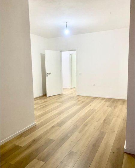 Tirane, jepet me qera zyre Kati 4, 98 m² 500 € (Rruga 5 Maji)