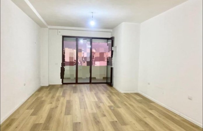 Tirane, jepet me qera zyre Kati 4, 98 m² 500 € (Rruga 5 Maji)