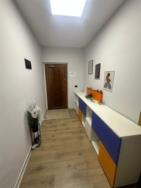 Tirane, jepet me qera zyre Kati 1, 140 m² 2.500 € 