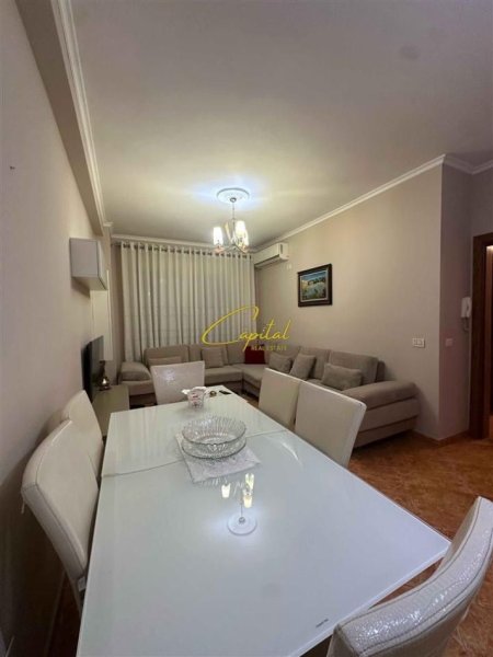 Tirane, jepet me qera apartament 2+1 Kati 3, 90 m² 800 € (ISH STACIONI TRENIT)