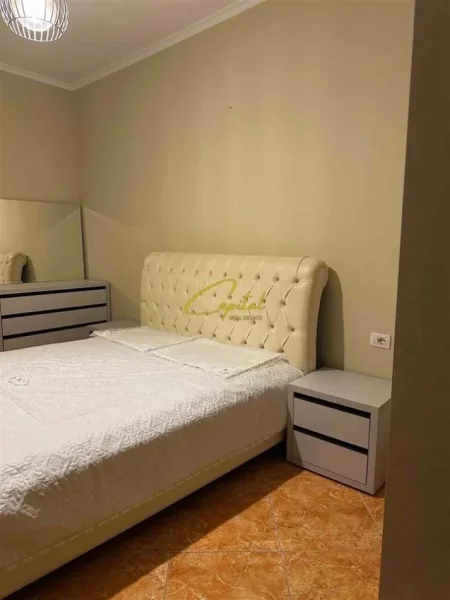 Tirane, jepet me qera apartament 2+1 Kati 3, 90 m² 800 € (ISH STACIONI TRENIT)
