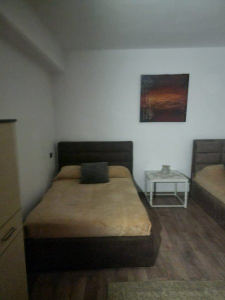 Tirane, jepet me qera shtepi 1+1+Ballkon Kati 0, 54 m² 350 € (ne rrugen Niko Avrami Tirane.)
