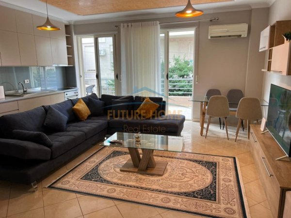 Tirane, jepet me qera apartament 1+1+Ballkon Kati 2, 80 m² 600 € (liqeni i that)