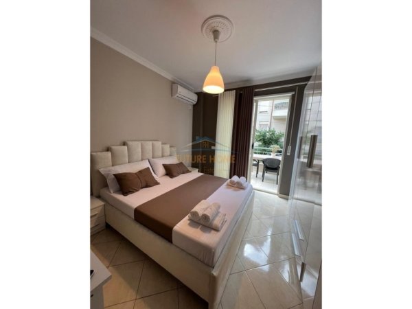 Tirane, jepet me qera apartament 1+1+Ballkon Kati 2, 80 m² 600 € (liqeni i that)