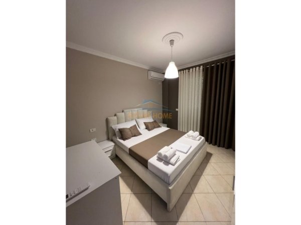 Tirane, jepet me qera apartament 1+1+Ballkon Kati 2, 80 m² 600 € (liqeni i that)