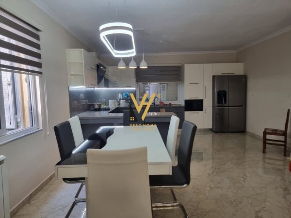Tirane, jepet me qera Vile 2 Katshe Kati 0, 250 m² 1.700 € (ALI DEMI)