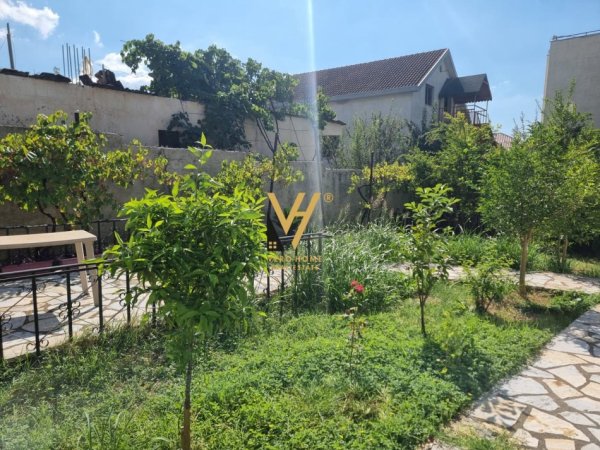 Tirane, jepet me qera Vile 2 Katshe Kati 0, 250 m² 1.700 € (ALI DEMI)