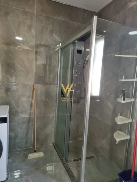 Tirane, jepet me qera Vile 2 Katshe Kati 0, 250 m² 1.700 € (ALI DEMI)