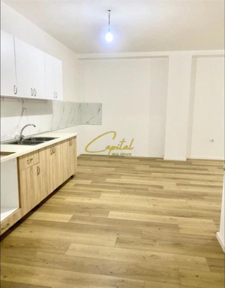 Tirane, jepet me qera apartament 2+1 Kati 4, 88 m² 500 € (5 MAJI)