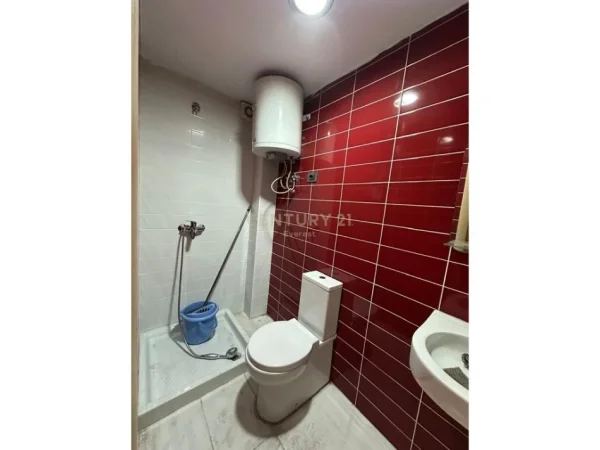 Tirane, jepet me qera zyre Kati 2, 38 m² 500 € (9-KATESHET)
