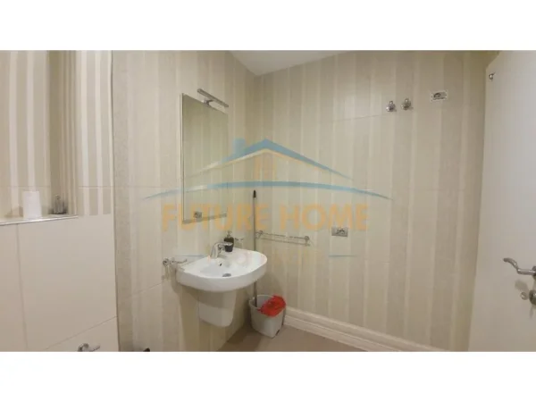 Qira, Ambient per zyra, Hilton Garden Inn Tirana 3,100 €