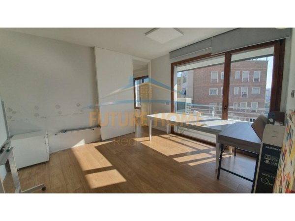 Qira, Ambient per zyra, Hilton Garden Inn Tirana 3,100 €