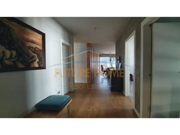 Qira, Ambient per zyra, Hilton Garden Inn Tirana 3,100 €