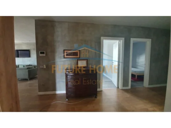 Qira, Ambient per zyra, Hilton Garden Inn Tirana 3,100 €