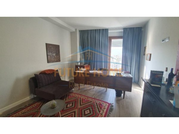 Qira, Ambient per zyra, Hilton Garden Inn Tirana 3,100 €