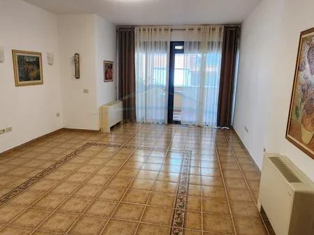 Tirane, jepet me qera ambjent biznesi Kati 9, 100 m² 1.500 € 