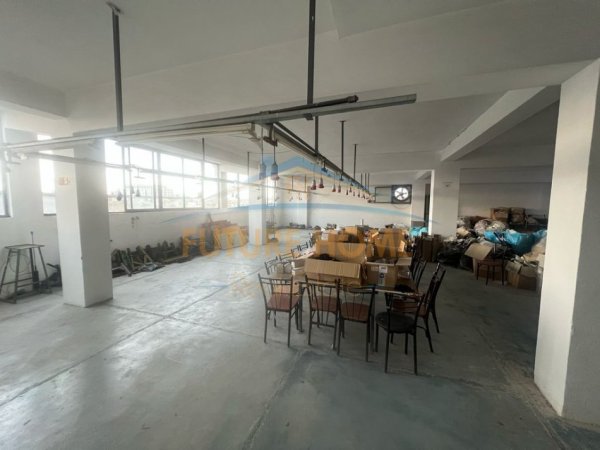 Tirane, jap me qera ambjent biznesi Kati 3, 810 m² (SIRI KODRA)