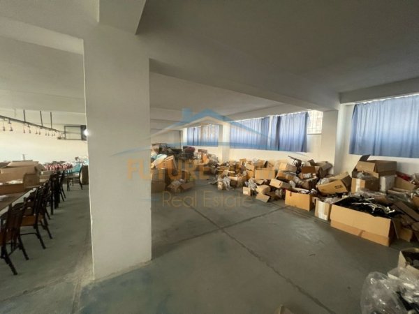 Tirane, jap me qera ambjent biznesi Kati 3, 810 m² (SIRI KODRA)
