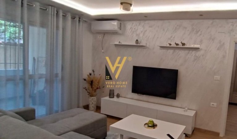 Tirane, jepet me qera apartament 2+1+Ballkon Kati 1, 75 m² 800 € (RRUGA BARDHOK BIBA)