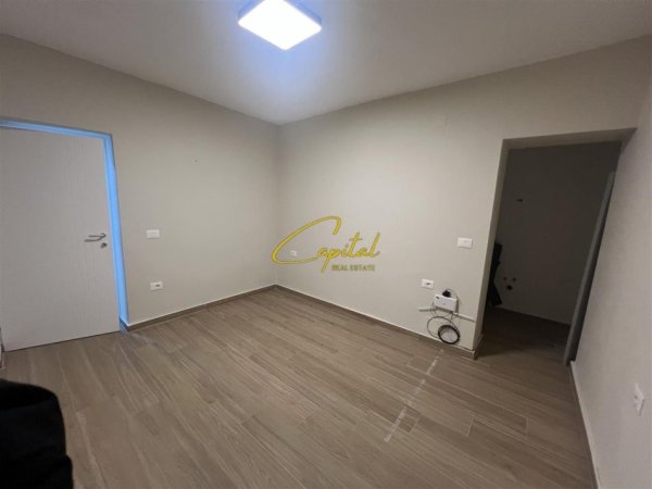 Tirane, jepet me qera zyre Kati 0, 50 m² 600 € (ISH BLLOKU)