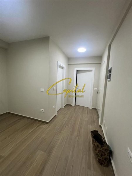 Tirane, jepet me qera zyre Kati 0, 50 m² 600 € (ISH BLLOKU)