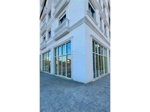 Shitet, Ambient Biznesi, Kamëz. 200,000 €