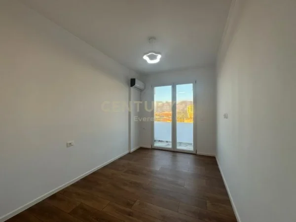 Tirane, shitet apartament 2+1+Ballkon Kati 7, 93 m² 218.000 € (MINE PEZA)