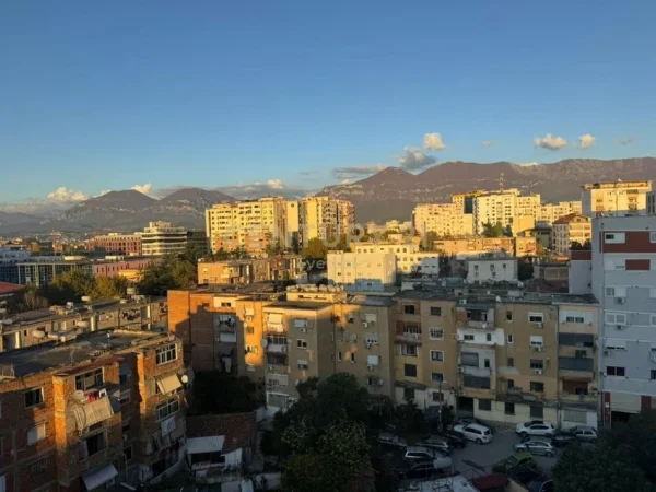 Tirane, shitet apartament 2+1+Ballkon Kati 7, 93 m² 218.000 € (MINE PEZA)