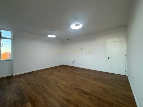 Tirane, shitet apartament 2+1+Ballkon Kati 7, 93 m² 218.000 € (MINE PEZA)
