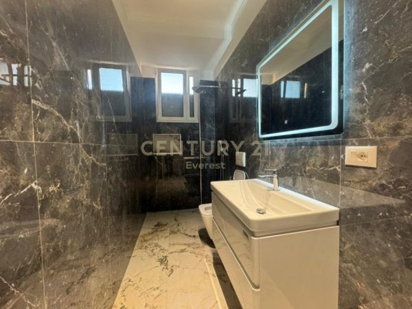 Tirane, shitet apartament 2+1+Ballkon Kati 7, 93 m² 218.000 € (MINE PEZA)