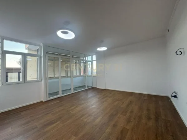 Tirane, shitet apartament 2+1+Ballkon Kati 7, 93 m² 218.000 € (MINE PEZA)