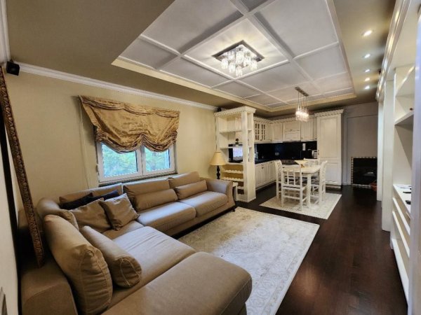 Tirane, jepet me qera apartament 2+1 Kati 3, 73 m² 800 € (Blloku 1 Maji)