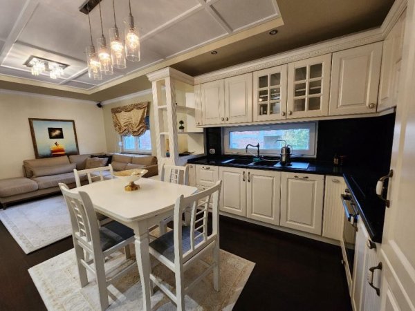 Tirane, jepet me qera apartament 2+1 Kati 3, 73 m² 800 € (Blloku 1 Maji)