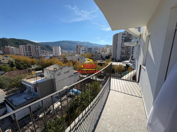 Vlore, jepet me qera apartament 2+1+Ballkon Kati 3, 100 m² 550 € (Rruga Sadik Zotaj)
