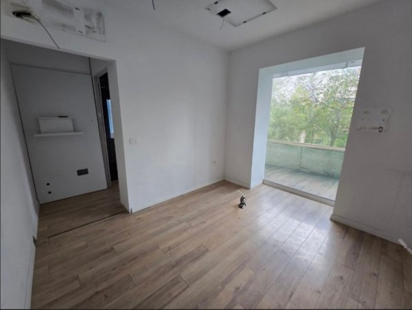 Tirane, jepet me qera ambjent biznesi , 83 m² 1.500 € (rruga e durresit)