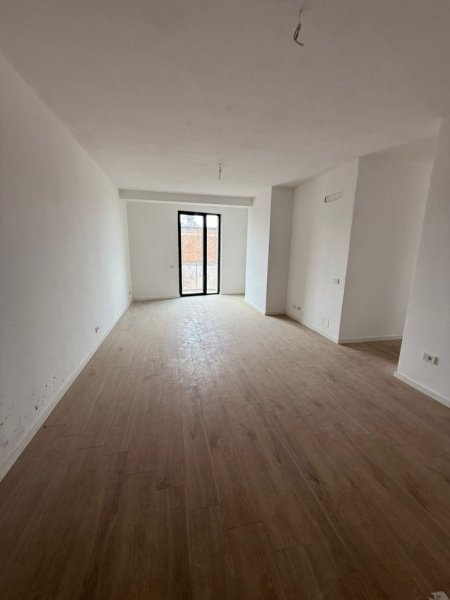 Tirane, jepet me qera ambjent biznesi Kati 2, 154 m² 1.500 € (GOLDEN OWER RRUGA MINE PEZA)
