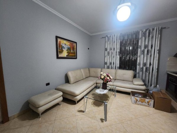 Tirane, jepet me qera apartament 2+1+Ballkon Kati 6, 85 m² 449 € (Osman Jonuzi)