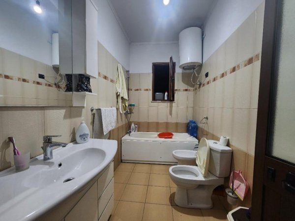 Tirane, jepet me qera apartament 2+1+Ballkon Kati 6, 85 m² 449 € (Osman Jonuzi)