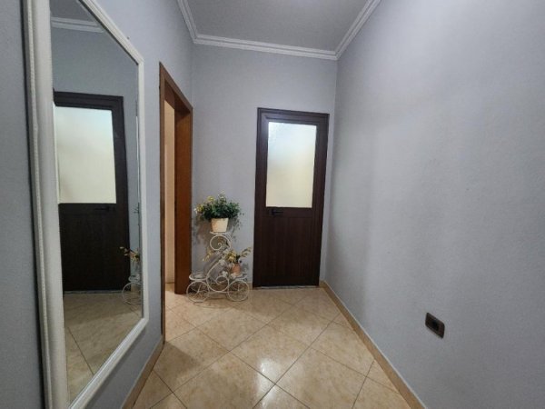 Tirane, jepet me qera apartament 2+1+Ballkon Kati 6, 85 m² 449 € (Osman Jonuzi)