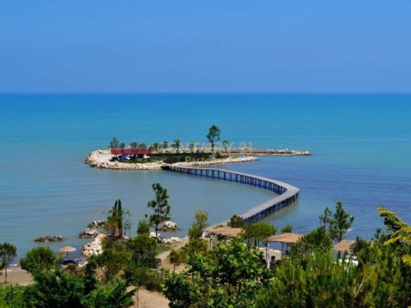 Durres, jepet me qera hotel , 3.000 m² (Golem)