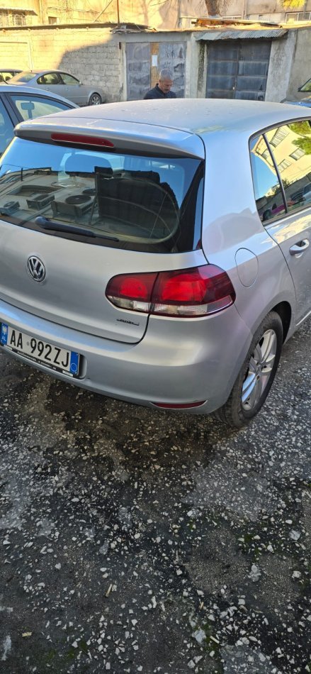 Tirane, shitet makine Volkswagen Golf, Benzin+Gaz, gri metalizato manuale Klima 180.000 km 6.500 €