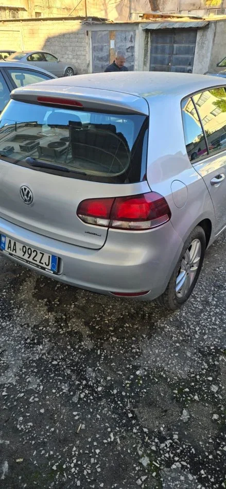 Tirane, shitet makine Volkswagen Golf, Benzin+Gaz, gri metalizato manuale Klima 180.000 km 6.500 €